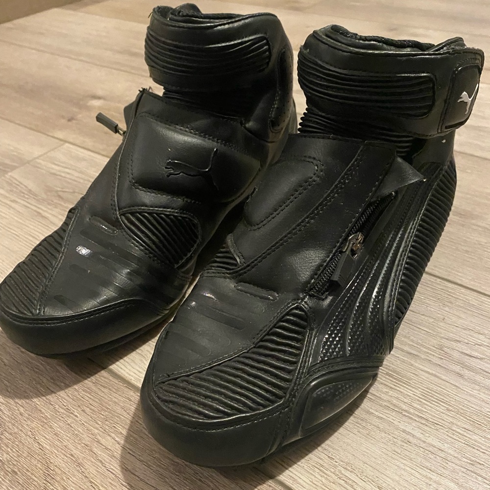 PUMA Shoes. High top. Great condition. Like new
